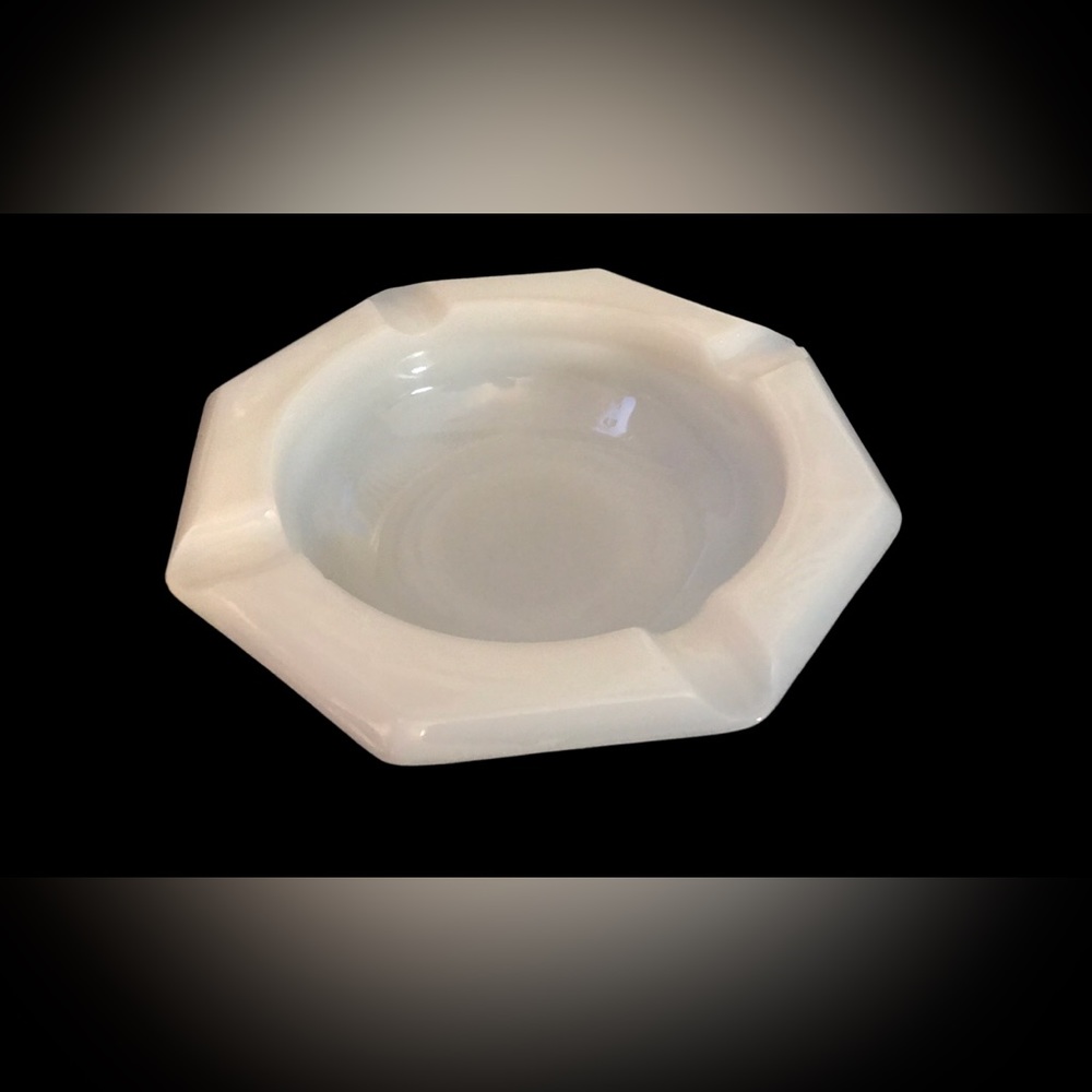 Vintage Milk Glass Ashtray / Heavy / No Marks / No Chips / Excellent Condition